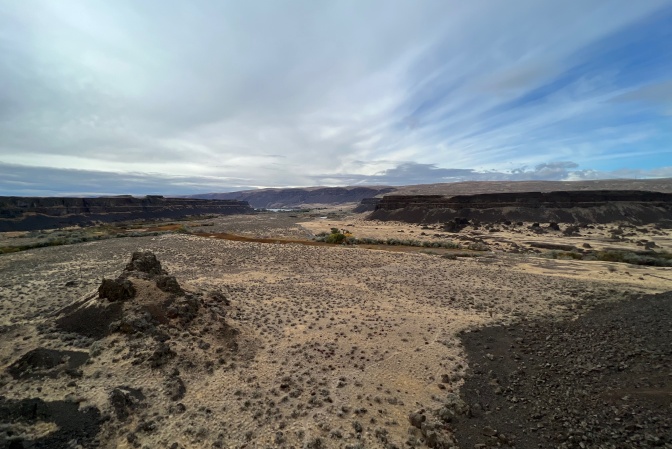 A view of Sun Lakes-Dry Falls State Park looking west from the top of a cliff